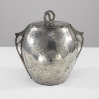 William Hutton and Sons, made for Liberty and Co. An Arts and Crafts hand hammered pewter biscuit barrel - Thumbnail 4