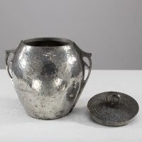 William Hutton and Sons, made for Liberty & Co. An Arts & Crafts hand hammered pewter biscuit barrel - Thumbnail 5