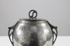 William Hutton and Sons, made for Liberty and Co. An Arts and Crafts hand hammered pewter biscuit barrel - Thumbnail 8