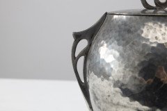 William Hutton and Sons, made for Liberty & Co. An Arts & Crafts hand hammered pewter biscuit barrel - Thumbnail 10