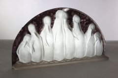 Verreries de Costebelle. Art Deco half-moon frosted opalescent glasswork depicting a colony of penguins - Thumbnail 2
