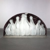 Verreries de Costebelle. An Art Deco half-moon frosted opalescent glasswork depicting a colony of penguins - Thumbnail 1