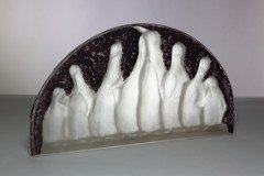 Verreries de Costebelle. Art Deco half-moon frosted opalescent glasswork depicting a colony of penguins - Thumbnail 3