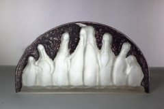 Verreries de Costebelle. An Art Deco half-moon frosted opalescent glasswork depicting a colony of penguins - Thumbnail 5