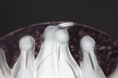 Verreries de Costebelle. Art Deco half-moon frosted opalescent glasswork depicting a colony of penguins - Thumbnail 9