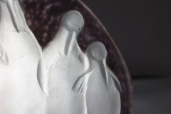 Verreries de Costebelle. An Art Deco half-moon frosted opalescent glasswork depicting a colony of penguins - Thumbnail 11