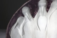 Verreries de Costebelle. Art Deco half-moon frosted opalescent glasswork depicting a colony of penguins - Thumbnail 12