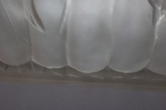 Verreries de Costebelle. Art Deco half-moon frosted opalescent glasswork depicting a colony of penguins - Thumbnail 14