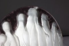Verreries de Costebelle. An Art Deco half-moon frosted opalescent glasswork depicting a colony of penguins - Thumbnail 16