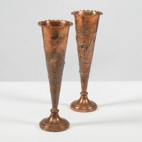 A pair of Arts and Crafts copper vases decorated with wise old owls in pine trees - Thumbnail 3