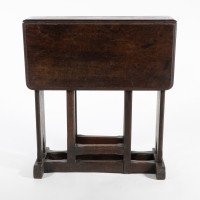 Arts & Crafts Cotswold Style Oak Gate Leg Drop Leaf Tea or Side Table - Thumbnail 3