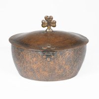 Hugh Wallis. Arts & Crafts Hand Hammered Copper Pot & Lid - Thumbnail 4