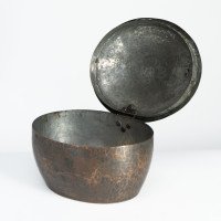 Hugh Wallis. Arts & Crafts Hand Hammered Copper Pot & Lid - Thumbnail 7