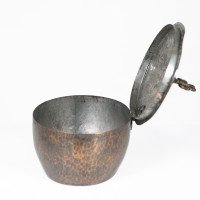 Hugh Wallis. Arts & Crafts Hand Hammered Copper Pot & Lid - Thumbnail 8