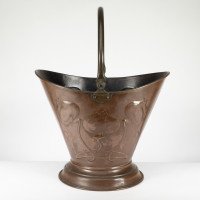 An Arts & Crafts Copper Coal Bucket with Floral Decoration & Chocolate Patina - Thumbnail 2
