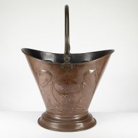 An Arts & Crafts Copper Coal Bucket with Floral Decoration & Chocolate Patina - Thumbnail 3