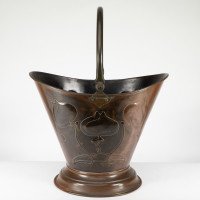 An Arts & Crafts Copper Coal Bucket with Floral Decoration & Chocolate Patina - Thumbnail 8