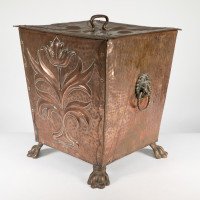 John Pearson attri. An Arts & Crafts copper coal bucket with floral decoration - Thumbnail 1