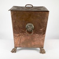 John Pearson attri. Arts & Crafts copper coal bucket with floral decoration - Thumbnail 3