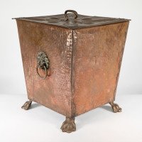 John Pearson attri. Arts & Crafts copper coal bucket with floral decoration - Thumbnail 4