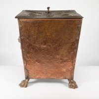John Pearson attri. Arts & Crafts copper coal bucket with floral decoration - Thumbnail 6