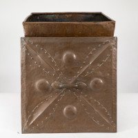 John Pearson attri. Arts & Crafts copper coal bucket with floral decoration - Thumbnail 10
