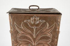 John Pearson attri. Arts & Crafts copper coal bucket with floral decoration - Thumbnail 14