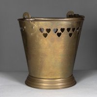 An Arts & Crafts Brass Champagne Bucket with Pierced Voysey Style Heart Decor - Thumbnail 6