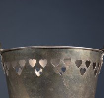 An Arts & Crafts Brass Champagne Bucket with Pierced Voysey Style Heart Decor - Thumbnail 9