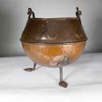 An Arts & Crafts Copper Coal Bucket with Stylized Heart Decoration - Thumbnail 6