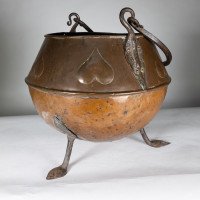 Arts & Crafts Copper Coal Bucket with Stylised Heart Decoration - Thumbnail 7