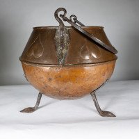 Arts & Crafts Copper Coal Bucket with Stylised Heart Decoration - Thumbnail 8