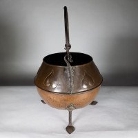An Arts & Crafts Copper Coal Bucket with Stylized Heart Decoration - Thumbnail 9