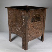 Arts & Crafts Glasgow School Copper Coal Box with Floral Decoration - Thumbnail 2