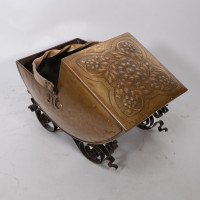 Dr. C. Dresser, attributed. For Benham & Froud a Brass & Wrought Iron Coal Box - Thumbnail 6