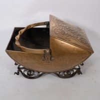 Dr. C. Dresser, attributed. For Benham & Froud a Brass & Wrought Iron Coal Box - Thumbnail 7
