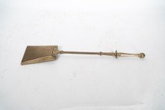 An Arts & Crafts Set of Brass Fire Dogs & Matching Utensils - Thumbnail 11