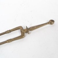 An Arts & Crafts Set of Brass Fire Dogs & Matching Utensils - Thumbnail 16