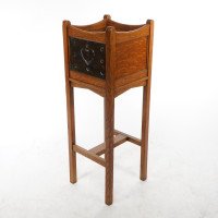 Shapland & Petter. An Arts & Crafts Oak Planter with Copper Heart Shaped Panels - Thumbnail 3