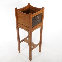 Shapland & Petter. An Arts & Crafts Oak Planter with Copper Heart Shaped Panels - Thumbnail 8