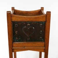 Shapland & Petter. An Arts & Crafts Oak Planter with Copper Heart Shaped Panels - Thumbnail 9