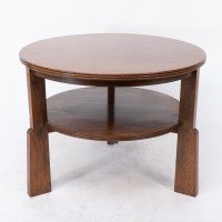 Gordon Russell. A gunstock figured walnut coffee table on gunstock shaped legs - Thumbnail 3
