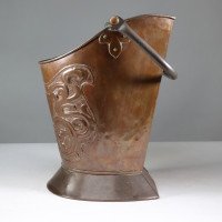 Townshend's Birmingham (stamped). An Impressive Arts & Crafts Copper Coal Bucket - Thumbnail 6