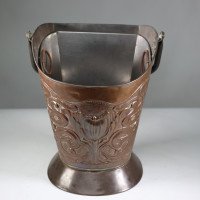 Townshend's Birmingham (stamped). An Impressive Arts & Crafts Copper Coal Bucket - Thumbnail 9