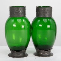 Osiris Pewter. A Pair of Art Nouveau Pewter & Green Glass Vases with Frog Decor - Thumbnail 6
