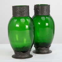 Osiris Pewter. A Pair of Art Nouveau Pewter & Green Glass Vases with Frog Decor - Thumbnail 4