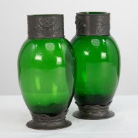 Osiris Pewter. A Pair of Art Nouveau Pewter & Green Glass Vases with Frog Decor - Thumbnail 5