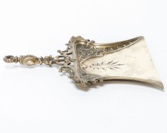 A Gothic Revival Solid Brass Crumb Tray with Tigers Heads & Floral Decors - Thumbnail 5