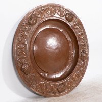 A Large Arts & Crafts Hand Formed Copper Charger with Stylised Decoration c.1900 - Thumbnail 3