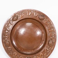 A Large Arts & Crafts Hand Formed Copper Charger with Stylised Decoration c.1900 - Thumbnail 6